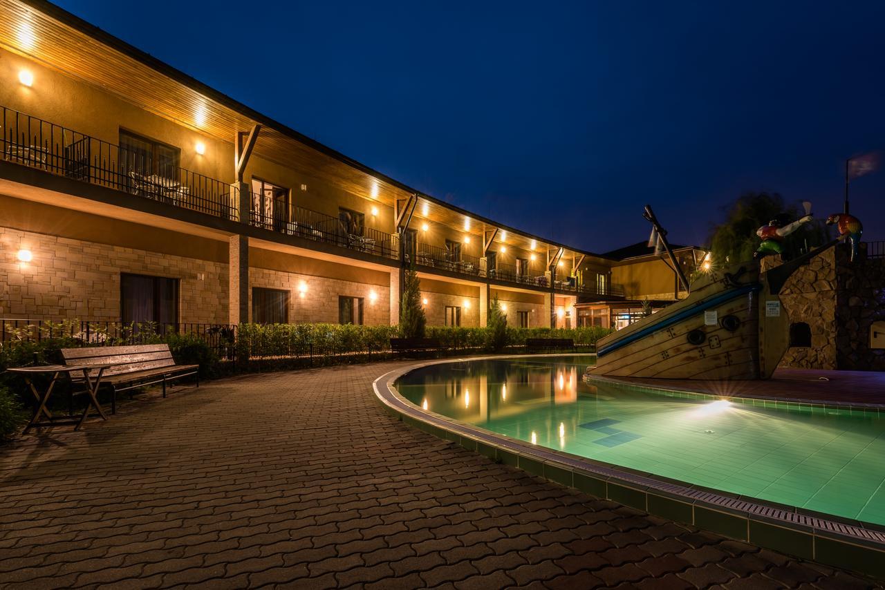 Session Hotel Rackeve Exterior photo